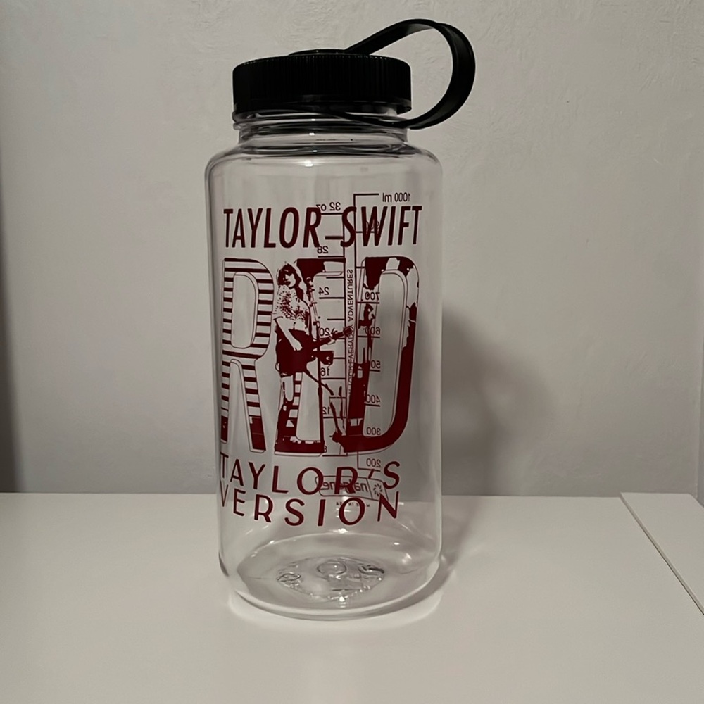 Taylor Swift Red (Taylor’s Version) 32 oz ‘We Won’t Be Sleeping’ Water Bottle